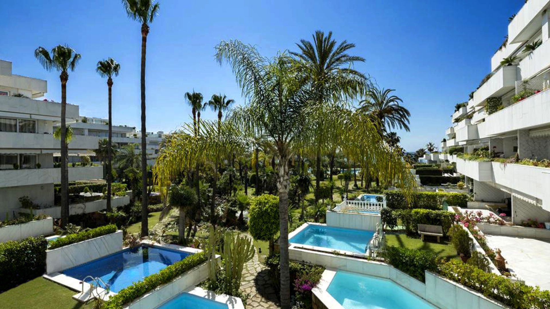 LOS GRANADOS BANÚS. FASE I
